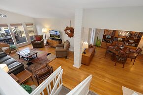 Mid-century Mod Retreat Lakefront Trails, Quiet