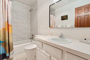 Mid-century Mod Retreat Lakefront Trails, Quiet