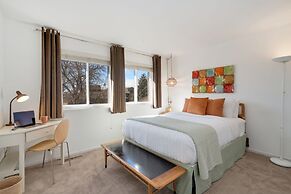 Mid-century Mod Retreat Lakefront Trails, Quiet