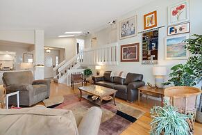 Mid-century Mod Retreat Lakefront Trails, Quiet