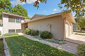 Mid-century Mod Retreat Lakefront Trails, Quiet