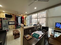 Hotel The Mall Inn by MNG Rooms