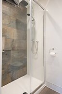 Gorgeous 1 BD in Central Cheltenham