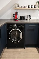 Gorgeous 1 BD in Central Cheltenham