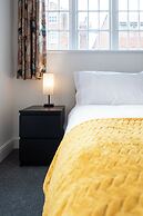 Gorgeous 1 BD in Central Cheltenham