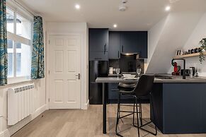 Gorgeous 1 BD in Central Cheltenham