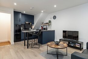 Gorgeous 1 BD in Central Cheltenham