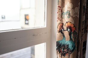 Gorgeous 1 BD in Central Cheltenham