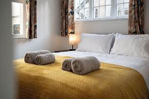 Gorgeous 1 BD in Central Cheltenham