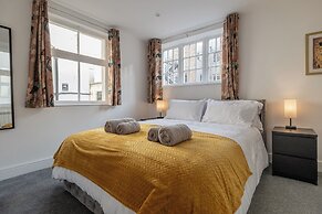 Gorgeous 1 BD in Central Cheltenham