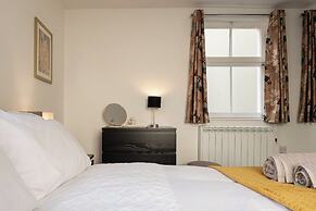 Gorgeous 1 BD in Central Cheltenham