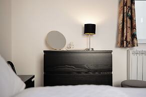 Gorgeous 1 BD in Central Cheltenham