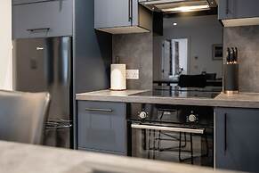 Gorgeous 1 BD in Central Cheltenham