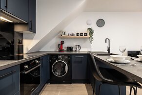 Gorgeous 1 BD in Central Cheltenham