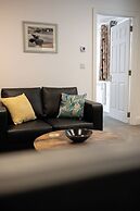 Gorgeous 1 BD in Central Cheltenham