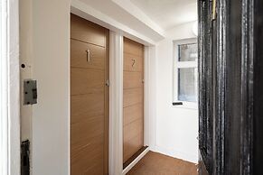 Gorgeous 1 BD in Central Cheltenham