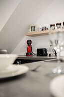 Gorgeous 1 BD in Central Cheltenham