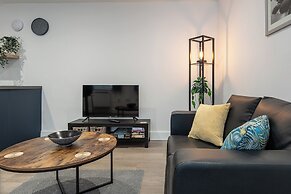 Gorgeous 1 BD in Central Cheltenham