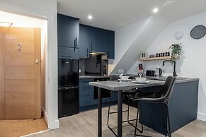 Gorgeous 1 BD in Central Cheltenham