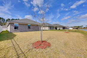 11 Mi to Ocean: Home w/ Pool Access in Palm Coast