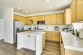 Pool Table & Charcoal Grill: Home in Victorville!