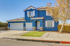 Pool Table & Charcoal Grill: Home in Victorville!