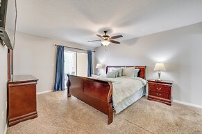 7 Mi to Disney: Condo w/ Pool & Hot Tub Access!