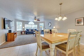 7 Mi to Disney: Condo w/ Pool & Hot Tub Access!