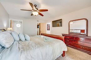 7 Mi to Disney: Condo w/ Pool & Hot Tub Access!