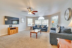 7 Mi to Disney: Condo w/ Pool & Hot Tub Access!