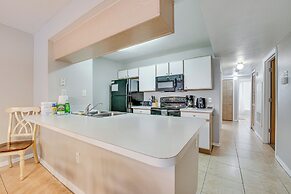 7 Mi to Disney: Condo w/ Pool & Hot Tub Access!