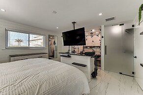 1 Mi to Bonita Beach Park: Chic Canal-front Home!