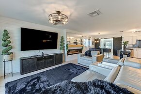 1 Mi to Bonita Beach Park: Chic Canal-front Home!