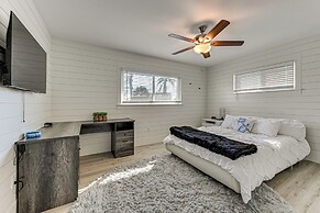 1 Mi to Bonita Beach Park: Chic Canal-front Home!