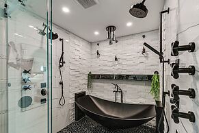 1 Mi to Bonita Beach Park: Chic Canal-front Home!