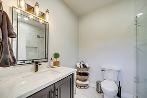 < 1 Mi to Shops: Uptown Sedona Home w/ Hot Tub!