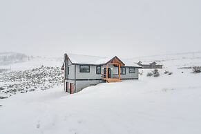 2 Mi to Granby Ranch: Cozy Mountain-view Getaway!