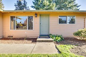 10 Mi to Portland: Greenway Neighborhood Home