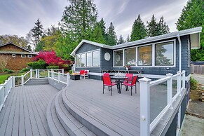 1/4 Mi to Beach: Family Home w/ Spacious Deck!