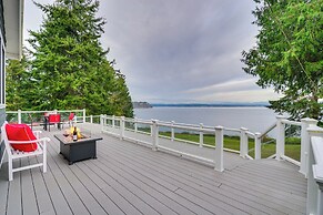 1/4 Mi to Beach: Family Home w/ Spacious Deck!