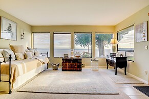 1/4 Mi to Beach: Family Home w/ Spacious Deck!