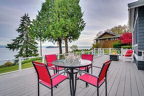 1/4 Mi to Beach: Family Home w/ Spacious Deck!