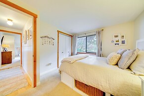 1/4 Mi to Beach: Family Home w/ Spacious Deck!