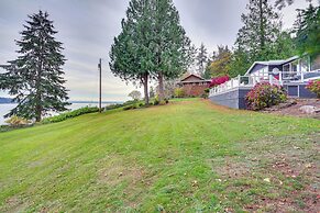 1/4 Mi to Beach: Family Home w/ Spacious Deck!