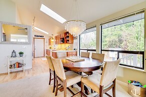 1/4 Mi to Beach: Family Home w/ Spacious Deck!