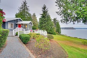 1/4 Mi to Beach: Family Home w/ Spacious Deck!