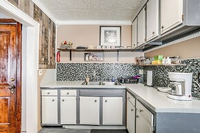 4 Mi to Dtwn Kalamazoo: Central Apt