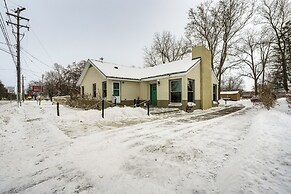4 Mi to Dtwn Kalamazoo: Central Apt
