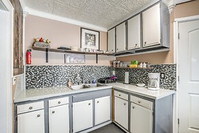 4 Mi to Dtwn Kalamazoo: Central Apt