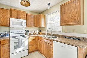 Family Home w/ Ping-pong & Fire Pit in Lexington
